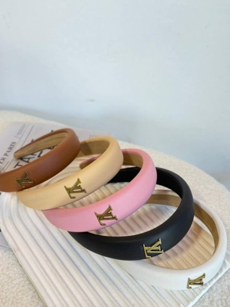 طوق شعر لويس فيتون