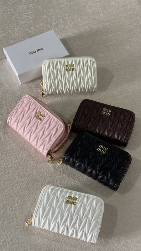 جزدان ميو ميو