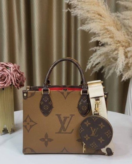 LV On The Go PM bag