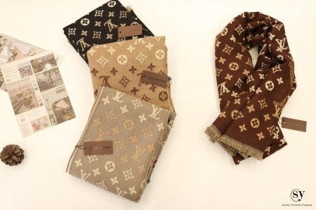Louis Vuitton Scarfs